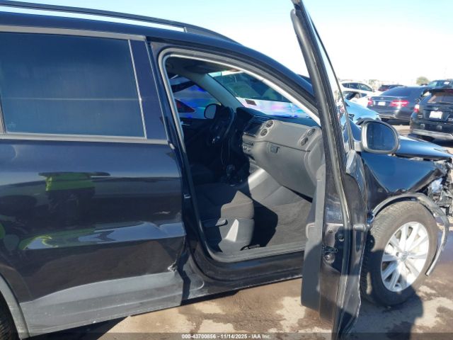 2017 VOLKSWAGEN TIGUAN WVGBV7AX8HK044578 Photo 4