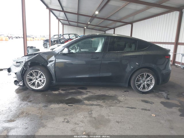 Tesla Model Y Long Range Dual Motor All-wheel Drive 2024 7SAYGDEEXRF985242 Image 15