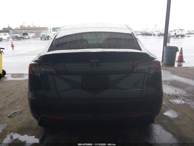 Tesla Model Y Long Range Dual Motor All-wheel Drive 2024 7SAYGDEEXRF985242 Image 17