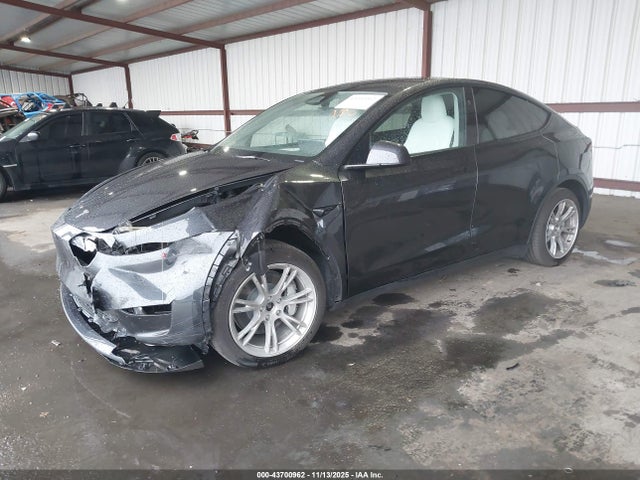 2024 TESLA MODEL Y 7SAYGDEEXRF985242 Photo 1