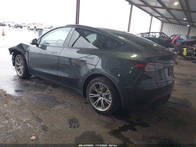 2024 TESLA MODEL Y 7SAYGDEEXRF985242 Photo 2