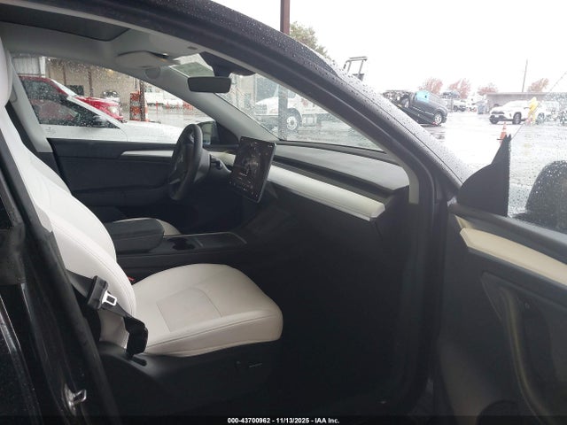 2024 TESLA MODEL Y 7SAYGDEEXRF985242 Photo 4