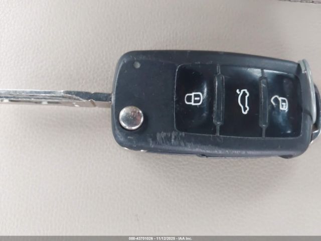 2013 VOLKSWAGEN BEETLE 3VW7S7AT8DM826556 Photo 10