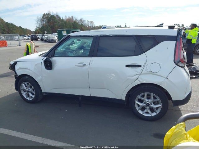 2024 Kia Soul Lx მანქანა იყიდება აუქციონზე, vin: KNDJ23AUXR7911992, აუქციონის ნომერი: 43701177