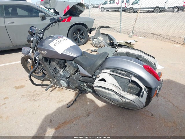 2017 VICTORY MOTORCYCLES OCTANE 5VPFTB002H3002146 Photo 2