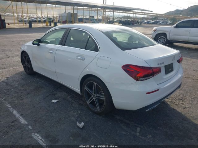 2022 MERCEDES-BENZ A 220 W1K3G4FB5NJ361465 Photo 2