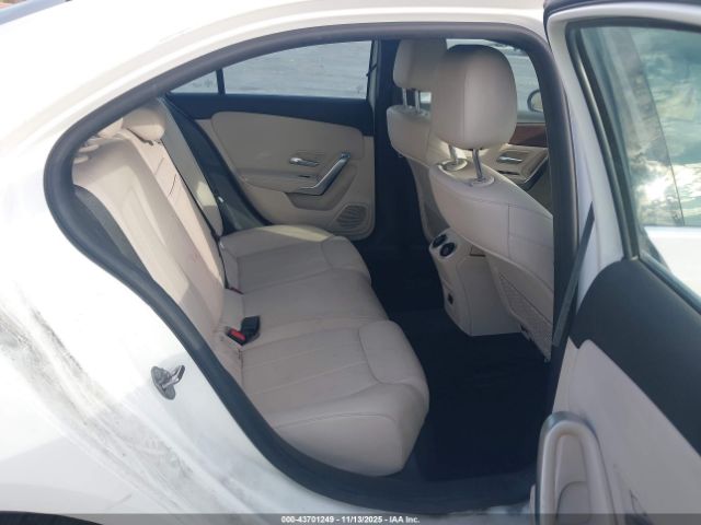 2022 MERCEDES-BENZ A 220 W1K3G4FB5NJ361465 Photo 7