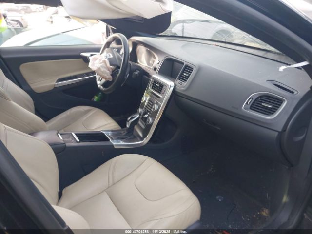 2016 VOLVO S60 YV149MFK8G2396890 Photo 4