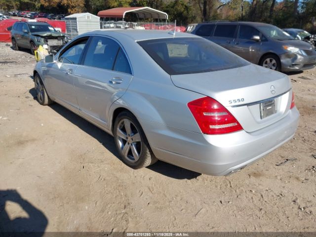 2011 MERCEDES-BENZ S 550 WDDNG7BB3BA370550 Photo 2