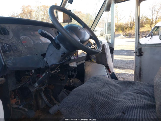 2016 Ford E-450 Stripped მანქანა იყიდება აუქციონზე, vin: 1FC3E4KL5GDC25028, აუქციონის ნომერი: 43701369