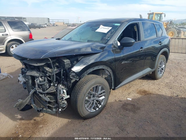 5N1BT3AB8PC945607 Nissan Rogue S Intelligent Awd