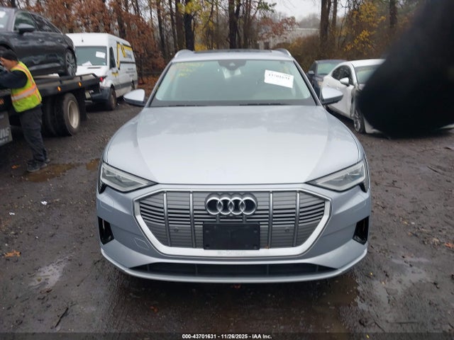 WA1LAAGE4KB023784 Audi E-tron Premium Plus
