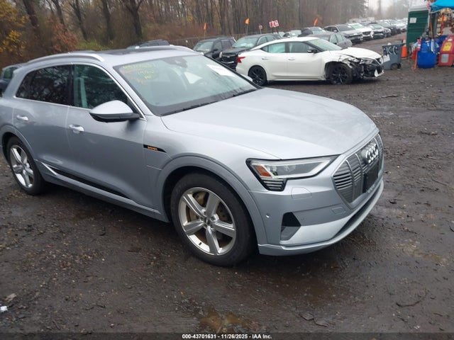 WA1LAAGE4KB023784 Audi E-tron Premium Plus
