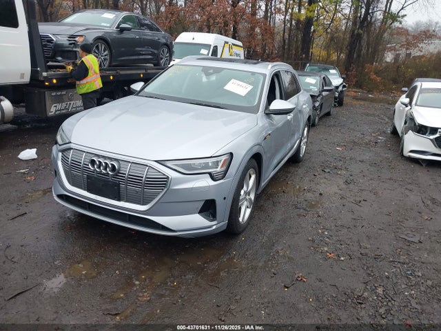 WA1LAAGE4KB023784 Audi E-tron Premium Plus