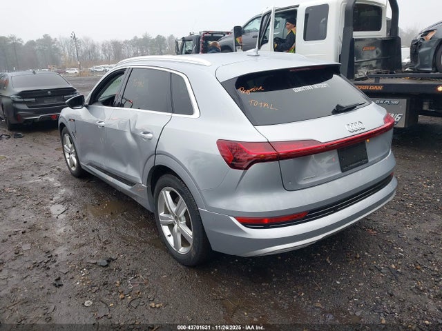 WA1LAAGE4KB023784 Audi E-tron Premium Plus