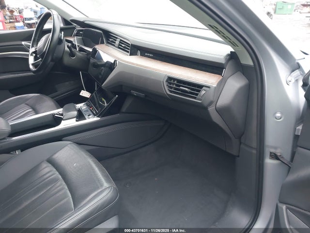 WA1LAAGE4KB023784 Audi E-tron Premium Plus