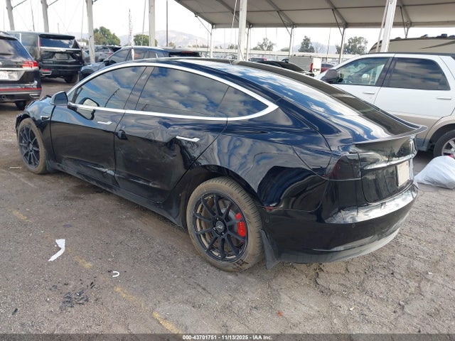 2019 TESLA MODEL 3 5YJ3E1EB9KF393208 Photo 2