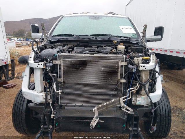 3C7WRMFL5JG400872 RAM 5500 Chassis Tradesman/slt/laramie