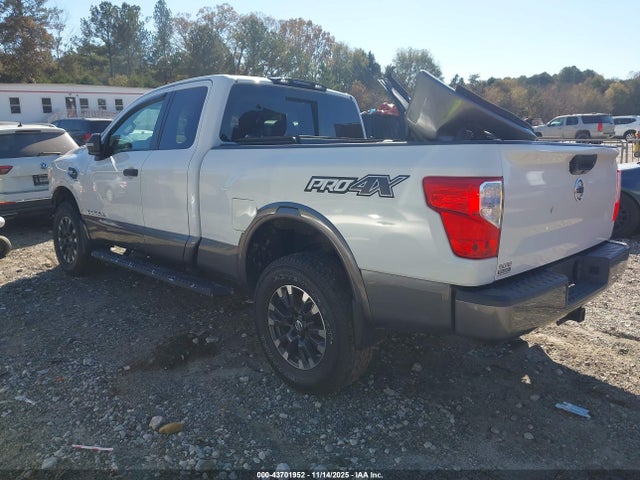 1N6AA1C54HN571114 Nissan Titan Pro-4x