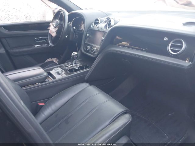 2019 BENTLEY BENTAYGA SJAAM2ZV5KC027054 Photo 4