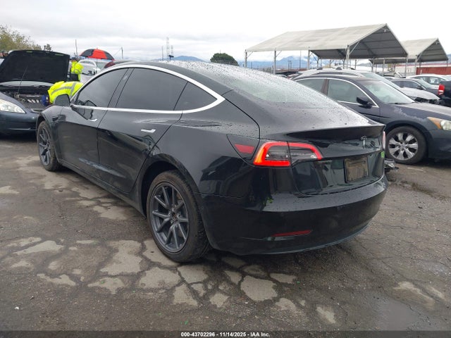 2019 TESLA MODEL 3 5YJ3E1EAXKF398781 Photo 2