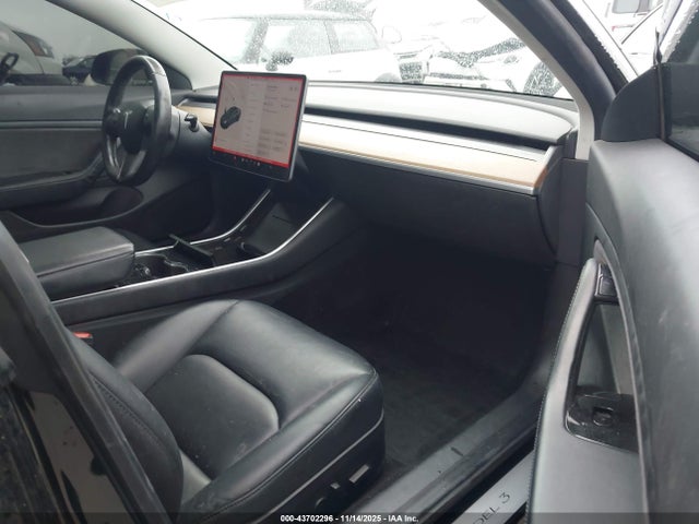 2019 TESLA MODEL 3 5YJ3E1EAXKF398781 Photo 4