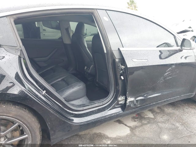 2019 TESLA MODEL 3 5YJ3E1EAXKF398781 Photo 5