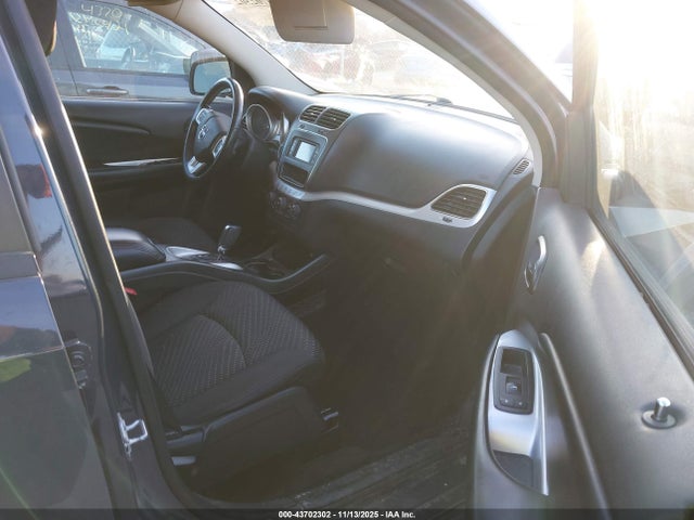 3C4PDCGB1HT587125 Dodge Journey Crossroad