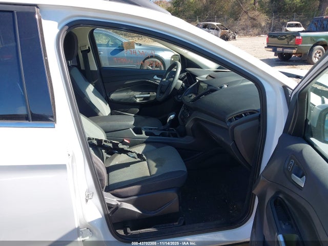 1FMCU0GD5JUB59905 Ford ESCAPE SE