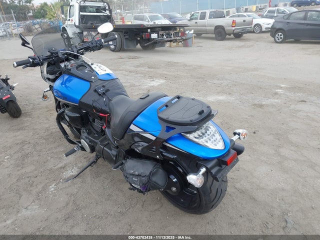 2022 SUZUKI VZR1800 JS1VY53A0N7100429 Photo 2