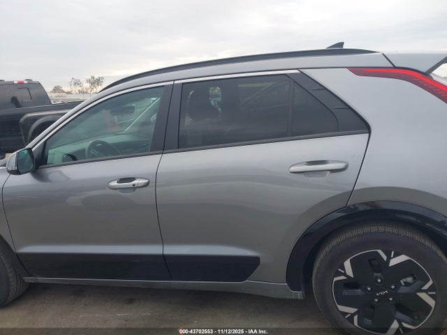 KNDCR3L11R5122388 KIA Niro