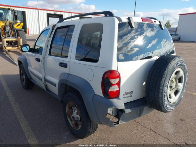 2005 JEEP LIBERTY 1J4GL48K95W535863 Photo 2