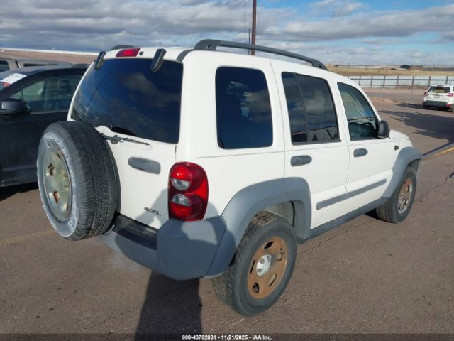 2005 JEEP LIBERTY 1J4GL48K95W535863 Photo 3