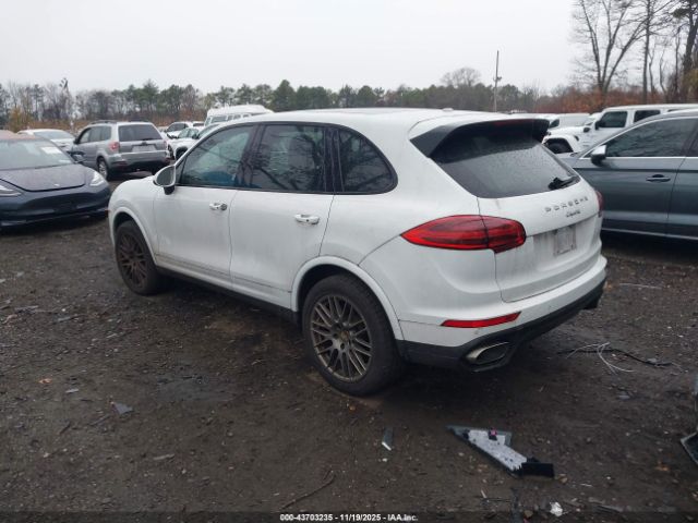 2017 PORSCHE CAYENNE WP1AA2A23HKA83998 Photo 2