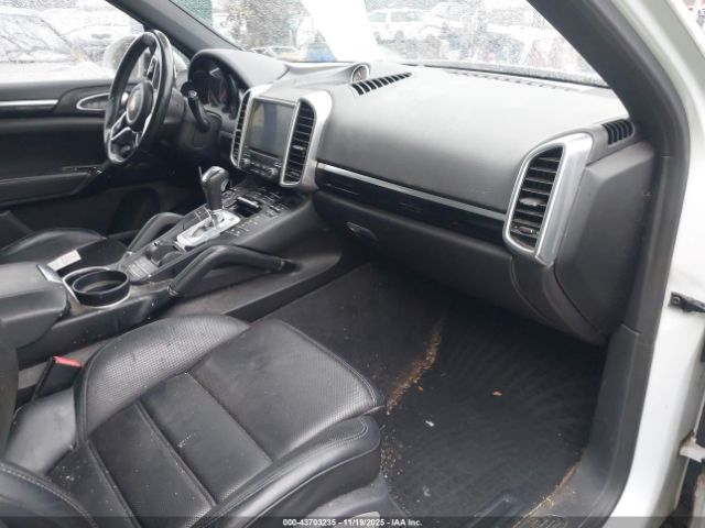2017 PORSCHE CAYENNE WP1AA2A23HKA83998 Photo 4