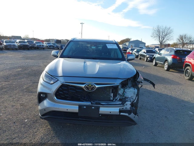 Toyota Highlander Limited 2021 5TDDZRBH0MS554477 Image 13