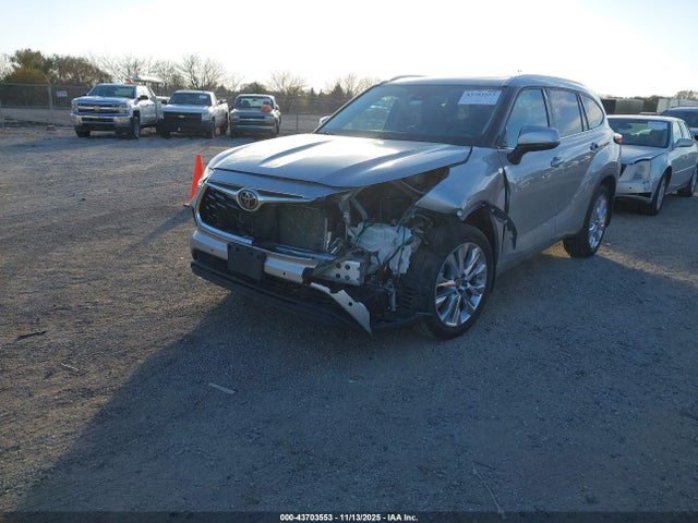 Toyota Highlander Limited 2021 5TDDZRBH0MS554477 Image 2