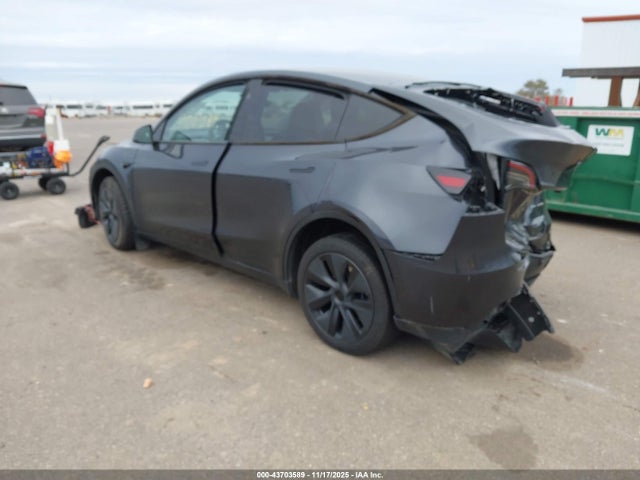2024 TESLA MODEL Y 7SAYGDEE1RA321795 Photo 2