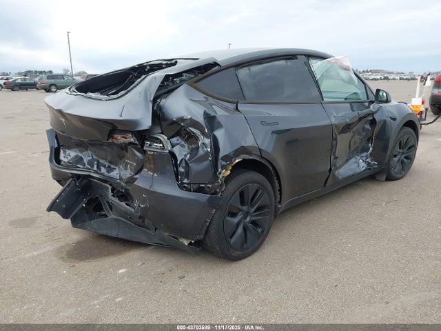 2024 TESLA MODEL Y 7SAYGDEE1RA321795 Photo 3