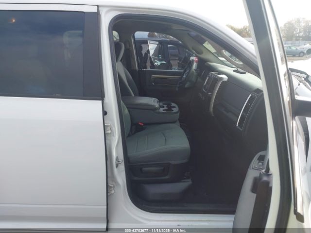 2019 RAM 1500 CLASSIC 1C6RR6TT5KS693698 Photo 4