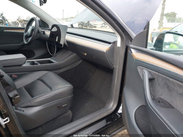 2023 TESLA MODEL Y 7SAYGDEE1PA109217 Photo 4