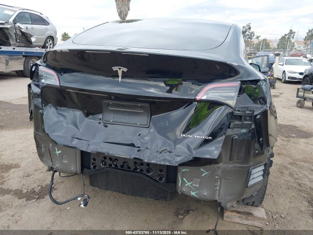 2023 TESLA MODEL Y 7SAYGDEE1PA109217 Photo 5