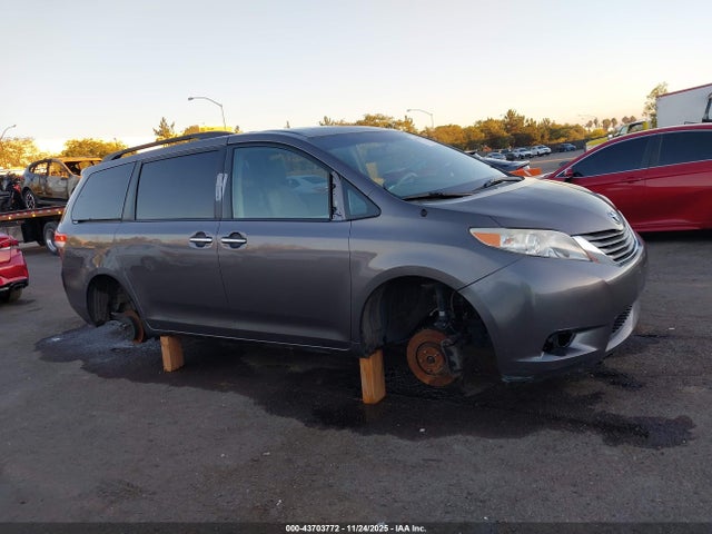 5TDYK3DC1ES483814 Toyota Sienna Xle V6 8 Passenger