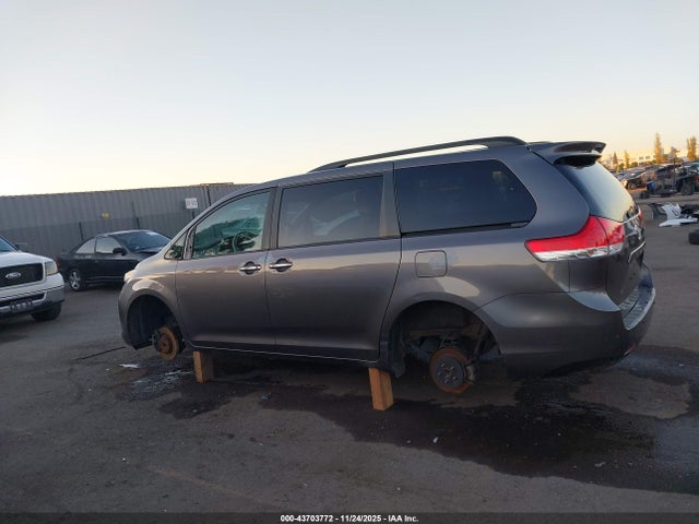 5TDYK3DC1ES483814 Toyota Sienna Xle V6 8 Passenger
