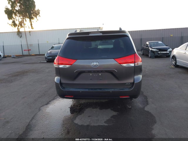 5TDYK3DC1ES483814 Toyota Sienna Xle V6 8 Passenger