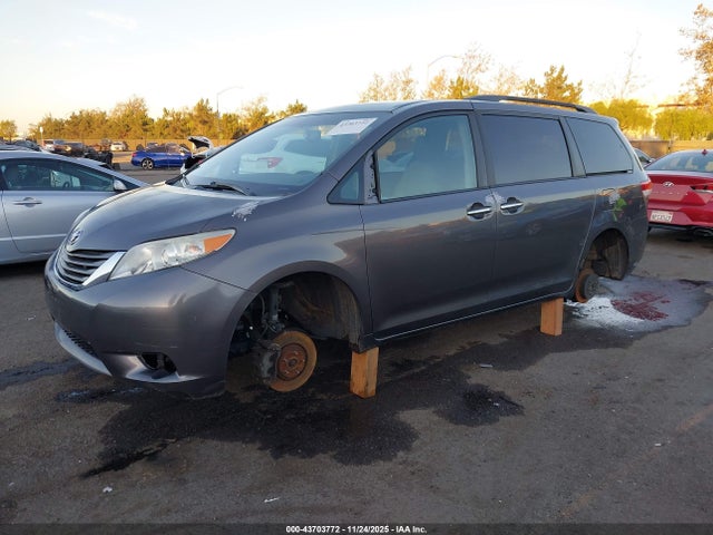 5TDYK3DC1ES483814 Toyota Sienna Xle V6 8 Passenger