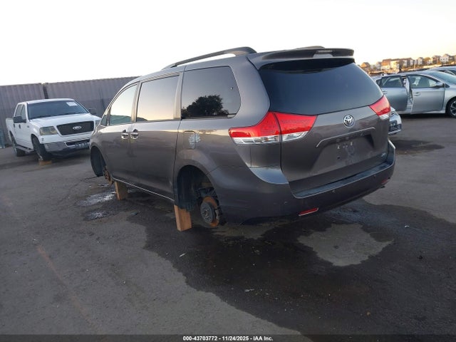 5TDYK3DC1ES483814 Toyota Sienna Xle V6 8 Passenger