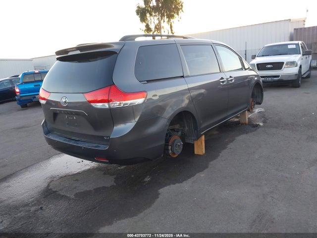 5TDYK3DC1ES483814 Toyota Sienna Xle V6 8 Passenger