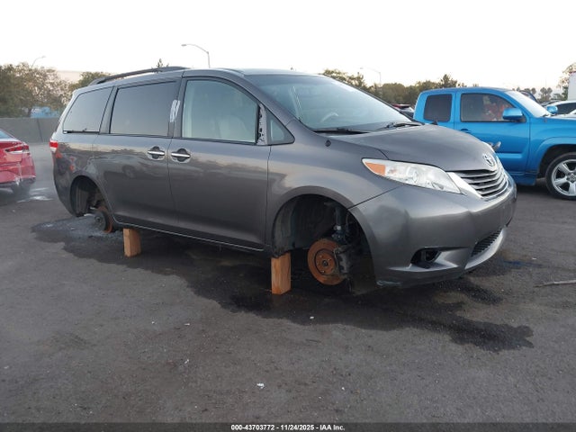 5TDYK3DC1ES483814 Toyota Sienna Xle V6 8 Passenger