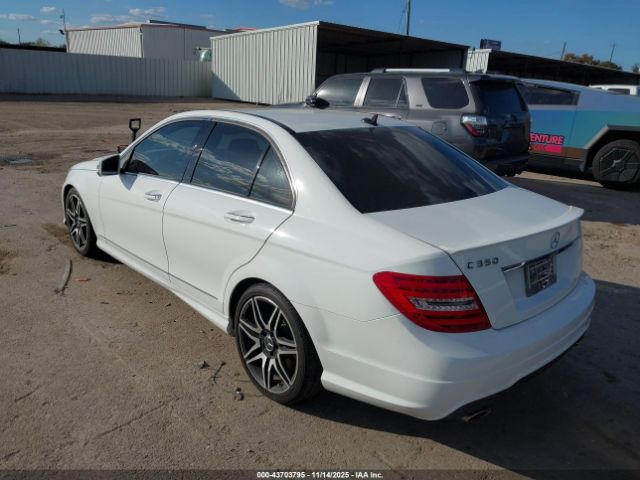 2013 MERCEDES-BENZ C 350 WDDGF5HB2DR271844 Photo 2